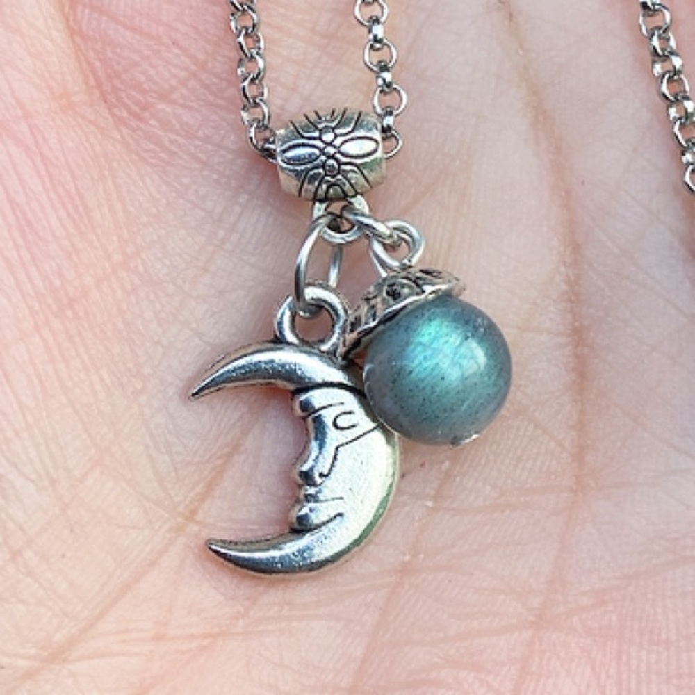 🔴SALE Labradorite gemstone & silver moon necklace - Picture 3 of 9